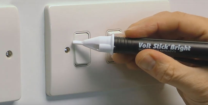 Volt Stick Bright - testing a light switch