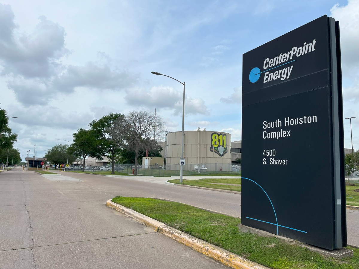 Sign of CenterPoint Energy outside their building 